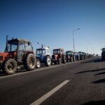 Αγροτικές κινητοποιήσεις: Σύσκεψη στο Μαξίμου ενώ τα μπλόκα πυκνώνουν