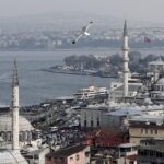 Τέμπη: Οι αντιδράσεις κομμάτων για το σβήσιμο των ονομάτων των θυμάτων στο Σύνταγμα