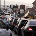 Πατήσια: Στις φλόγες 3 αυτοκίνητα – Εμπρησμό βλέπουν οι αρχές