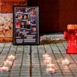 Τέμπη: «Το έγκλημα αυτό δεν θα ξεχαστεί» – Πανό του ΠΑΜΕ στον ΟΣΕ