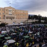 Reuters για αγροτικές κινητοποιήσεις: Εντείνουν την πίεση στην κυβέρνηση τα τρακτέρ στο Σύνταγμα
