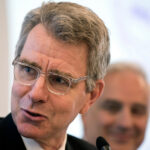 Τροχαίο με 5 οχήματα στη Θεσσαλονίκη – Στρατιωτικό λεωφορείο και απορριμματοφόρο συγκρούστηκαν με 3 αυτοκίνητα