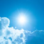 Εξάρχεια: Τραυματίας αστυνομικός και καμένο όχημα σε ομαδική επίθεση