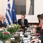 Το ζεϊμπέκικο του Κουτσούμπα από τις ΗΠΑ – «Σαν απόκληρος γυρίζω»