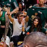 Πανηγύρι στην Ομόνοια από χιλιάδες φίλους του Παναθηναϊκού