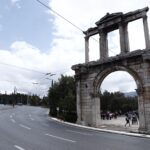 Πάσχα Ελλήνων: Γλέντι στις γειτονιές – Τυχεροί οι τουρίστες στο κέντρο της Αθήνας