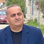 Οι παραλίες της Αττικής γέμισαν κόσμο με εικόνες που θύμισαν καλοκαίρι