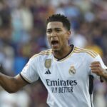 Χούθι: Ισχυρίζονται ότι έπληξαν  αμερικανικό αντιτορπιλικό και ένα εμπορικό πλοίο