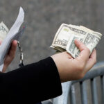 Ο νέος κανονισμός του Χρηματιστηρίου Αθηνών: Τι αλλάζει για εισαγωγή, αναστολή και διαγραφή μετοχών