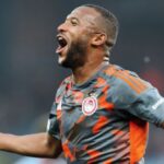 Συναγερμός στις Σπέτσες: Θαλαμηγός χτύπησε στην προβλήτα λόγω των ισχυρών ανέμων