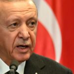 Ο Ετό απέλυσε ύστερα από ένα μήνα τον προπονητή του Καμερούν Παναγιώτης Κουμάνταρος