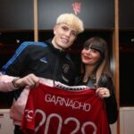 Έκανε καγιάκ και έσωσε έναν σκύλο που τον είδε να κολυμπά μεσοπέλαγα – Δείτε βίντεο