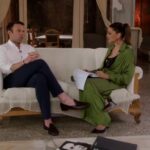 Στέφανος Κασσελάκης: Άφησε λουλούδια στο άγαλμα του Κώστα Γεωργάκη στην Κέρκυρα