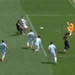 Ο Αντσελότι το έκανε ξανά: Κάπνισε πούρο στην παρέλαση της Ρεάλ Μαδρίτης για την κατάκτηση του τίτλου στη La Liga