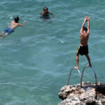 Υπό μερικό έλεγχο η πυρκαγιά στο άλσος Βεΐκου