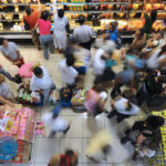 «Χριστός Ανέστη» και φέτος με μολότοφ στον Νέο Κόσμο