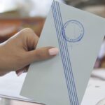 Βουλή: Με πορτοκαλί χρώμα φωταγωγήθηκε το κοινοβούλιο με αφορμή την Παγκόσμια Ημέρα για τη Σκλήρυνση κατά Πλάκας