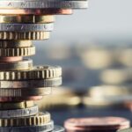 Ρεκόρ για το παγκόσμιο χρέος στα 315 τρισ. δολάρια: Τα 4 «κύματα» – Ποιοι το «φούσκωσαν»