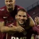 Εντυπωσιακό βίντεο με δελφίνια να παίζουν σε παραλία της Εύβοιας λίγο πριν δύσει ο ήλιος