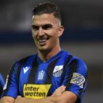 Παραμένει ακαθάριστο, γεμάτο χόρτα και σκουπίδια οικόπεδο στην Κηφισιά που βρίσκεται μια ανάσα από το Άλσος Συγγρού