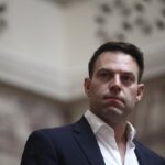 Τσουνάμι αμφισβήτησης στο ΠΑΣΟΚ, εκκαθαρίσεις στον ΣΥΡΙΖΑ