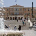 Λεωφόρος Συγγρού: Αυτοκίνητο έπεσε πάνω στη νησίδα – Δύο τραυματίες