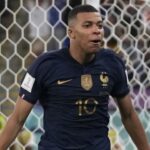 Ολυμπιακός: Ο Ποντένσε ανέβηκε στον Παρθενώνα με το μετάλλιο και τη σημαία των ερυθρόλευκων