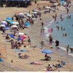 10 μηνών ο μικρότερος ψηφοφόρος στην Κρήτη – Μπήκε στο παραβάν μαζί με τον πατέρα του, τον δήμαρχο Χανίων