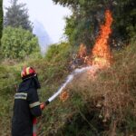 Δύο φωτιές τώρα στο Μαρκόπουλο Αττικής – Επιχειρούν και εναέρια μέσα