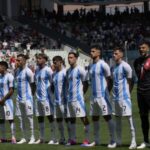 Ράπερ σκόρπισε 20.000 ευρώ στα στενά της Μυκόνου – Ο κόσμος έτρεχε να μαζέψει χαρτονομίσματα