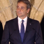 Με το εμβληματικό σήμα «ΔΕΝ ΞΕΧΝΩ» φωταγωγήθηκε σήμερα το Μέγαρο της Βουλής των Ελλήνων