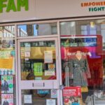 BoE: Οι αυξήσεις των επιτοκίων ώθησαν επιπλέον 320.000 ανθρώπους στη φτώχεια