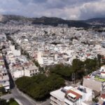 Σφοδρή σύγκρουση αυτοκίνητου με μηχανή – Σοβαρά στο νοσοκομείο ο αναβάτης, ο οδηγός του ΙΧ εξαφανίστηκε