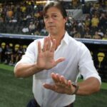 Το απόλυτο κοντράστ: Ο Αλμέιδα τραβούσε τα μαλλιά του και ο Ρούι Μότα πανηγύριζε έξαλλα