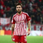 Ιερέας με ηλεκτρικό πατίνι έπεσε σε πάγκο με φρούτα σε λαϊκή αγορά στη Βουλιαγμένη