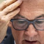 Σπούδασε στη Εξ Αποστάσεως στη Νομική Σχολή του Ευρωπαϊκού Πανεπιστημίου Κύπρου