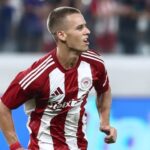 Ολυμπιακός: Οι νέες τοιχογραφίες, το φιλί του Ρέτσου στο λάβαρο και η ατμόσφαιρα στο Καραϊσκάκης