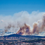 Πύρινη κόλαση στην Πεντέλη – Η φωτιά έκαψε ένα ολόκληρο σχολικό συγκρότημα