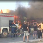 Φωτιά στην Αττική: Κάηκαν πυροσβεστικά οχήματα στον Νέο Βουτζά, τραυματίσθηκε ελαφρά πυροσβέστης