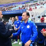 “Έσπασαν” οι παίκτες του Ολυμπιακού για τη σκληρή ήττα στο 90+2′: Συγκλονιστική η φωτογραφία του δακρυσμένου αρχηγού Κουτσίδη