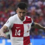 Περιπολικό περνά μέσα από φλόγες στον Μαραθώνα – Κινδύνευσαν αστυνομικοί