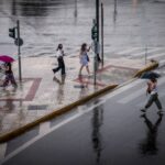 Για 6η ημέρα δίνουν μάχη με τη φωτιά στο Παγγαίο όρος οι πυροσβέστες – Ρίψεις νερού πραγματοποιούν 7 εναέρια μέσα