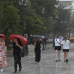 Βίντεο ντοκουμέντο από το θανατηφόρο τροχαίο στον Άγιο Δημήτριο – Η στιγμή που η μηχανή «καρφώνεται» σε αυτοκίνητο