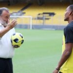 Μαρσιάλ: Η απίθανη γκριμάτσα του Γάλλου σταρ μέσα στο αγωνιστικό αυτοκίνητο του Μάριου Ηλιόπουλου