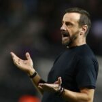 Φωταγωγήθηκε το κτήριο της Βουλής: Το μήνυμα για την Παγκόσμια Ημέρα Καρδιάς