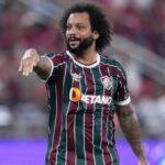 Ράγισαν καρδιές στην κηδεία του 19χρονου Γιάννη που σκοτώθηκε σε τροχαίο στην Εύβοια – Οι φίλοι του κουβάλησαν το φέρετρο