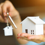 Συνελήφθη ζευγάρι για πυρκαγιές από πρόθεση και κατ’ εξακολούθηση στη Νέα Μάκρη – Αναζητείται ο γιος τους