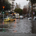 Η στιγμή που αυτοκίνητο παρασύρει τροχονόμο στη Θεσσαλονίκη – Βίντεο ντοκουμέντο