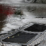 Τυλιγμένο με την ελληνική σημαία το φέρετρο που μετέφερε τη σορό του Μπάλντοκ στην Αγγλία: Τον αποχαιρέτησαν οι συμπαίκτες του σε Παναθηναϊκό και Εθνική Ελλάδας