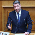 Tράκαρε, τσακώθηκε και μετά… άλλο αυτοκίνητο τον πάτησε